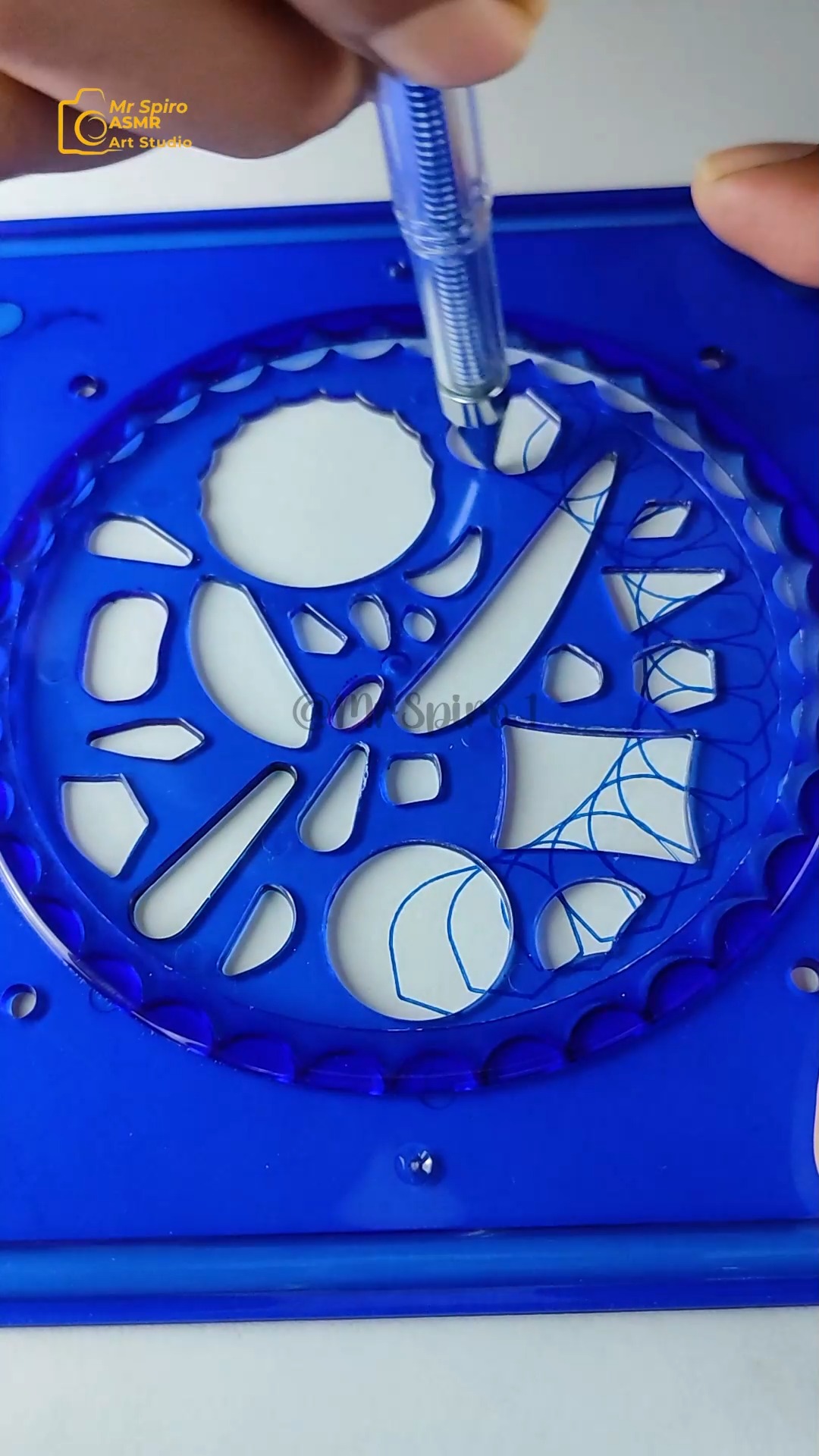 This color therapy spirograph creates a perfectly balanced geometric ...