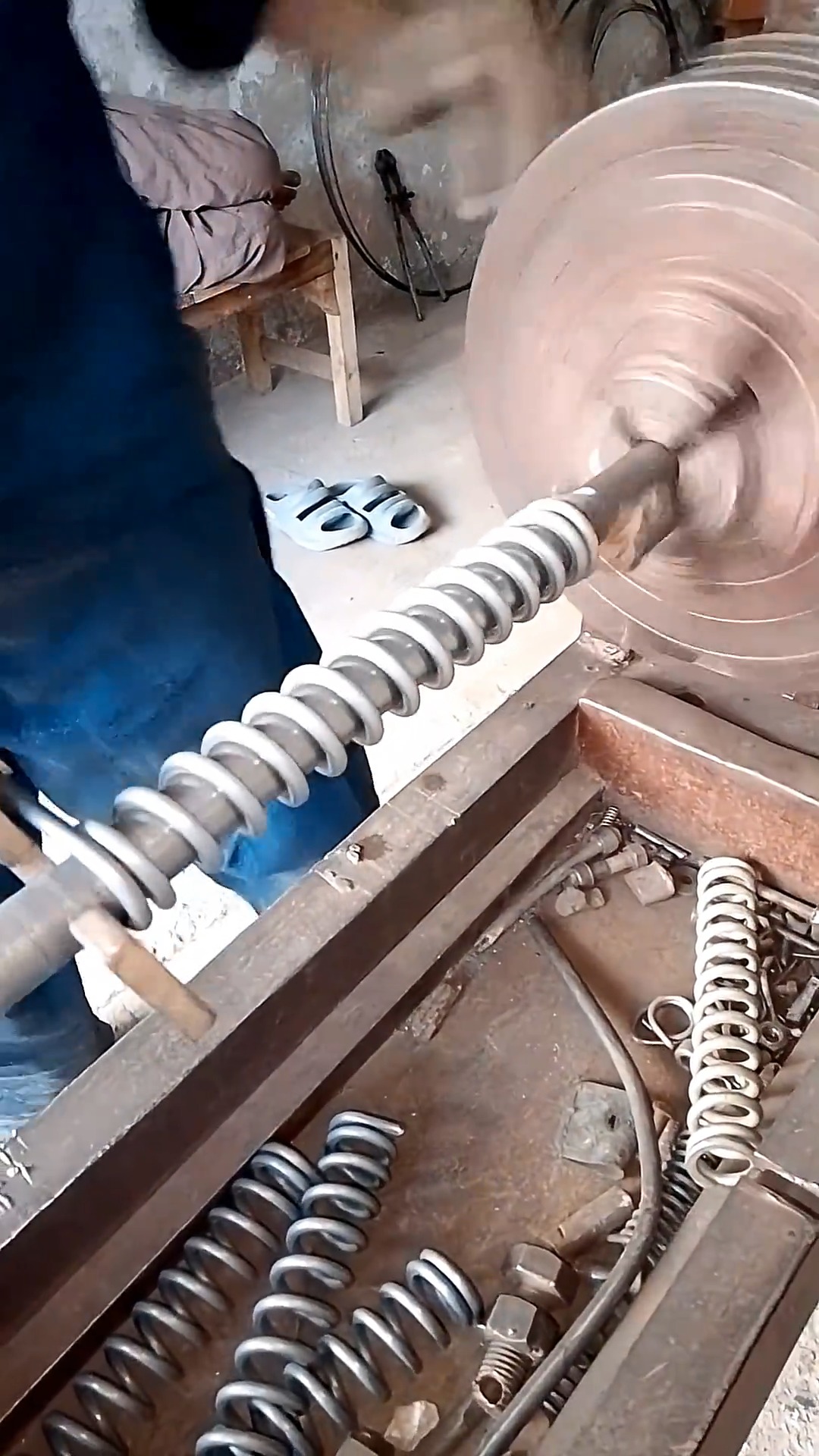 Making a Long Heavy Duty Spring from Thick Wire Machine Proces # ...