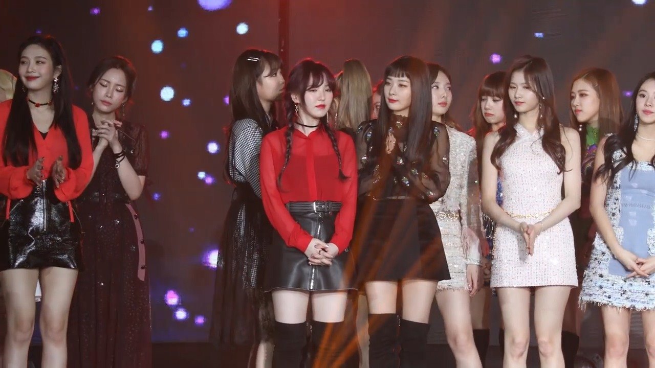 TWICE & BLACKPINK & RedVelvet Reaction of IU 아이유 Performance on