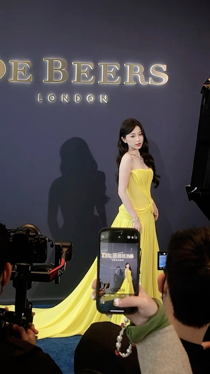 250322 ©Chrison 克里森 RED🍠 อวี๋ซูซิน Event Brand DeBeers วันนี้💛 ...