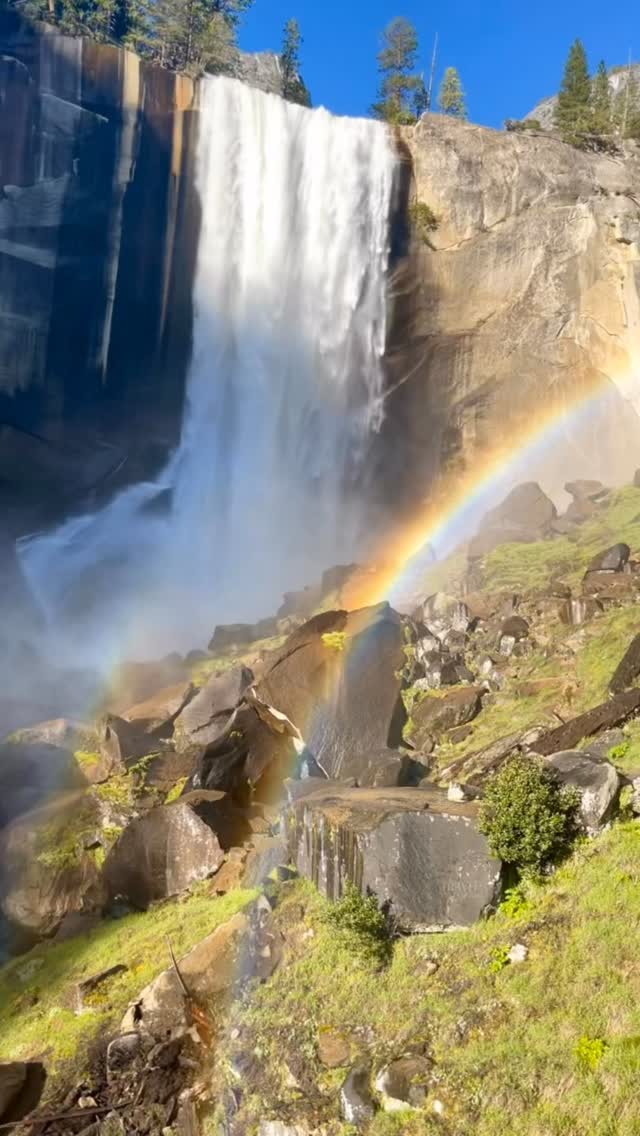 🅰🆅🅴🅻 🅱🆈 🅳🅰🆂 Vernal Fall is one of Yosemite’s most powerful waterfalls ...