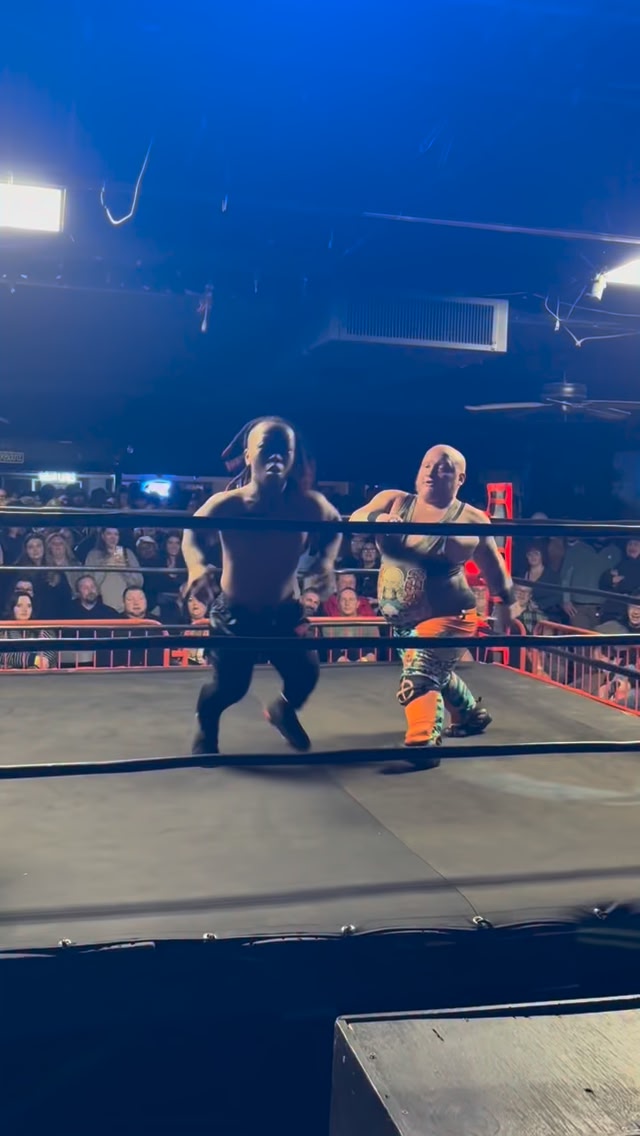 Deuce Perry giving Lil Show all he can handle. #newguy #prowrestling # ...