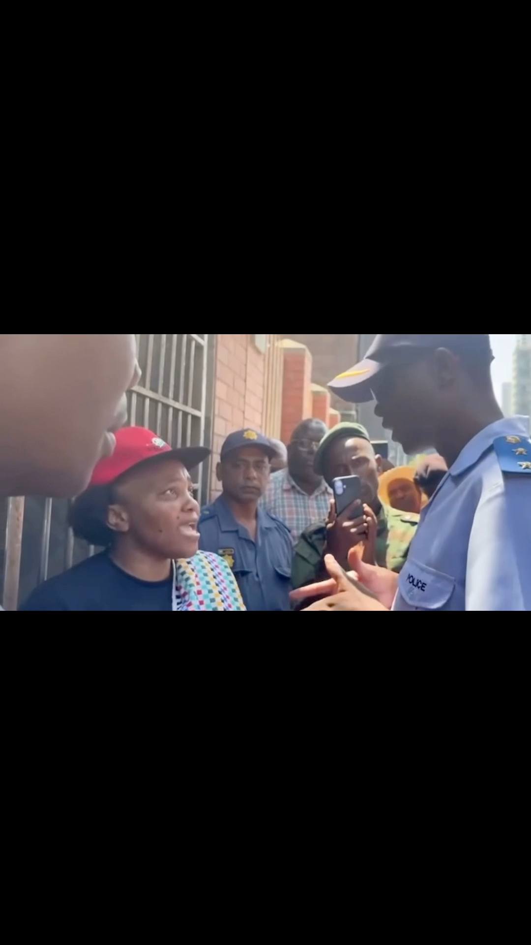 The disrespect yoh🤦‍♀️ She’s the type of woman who abuses men xem. If ...