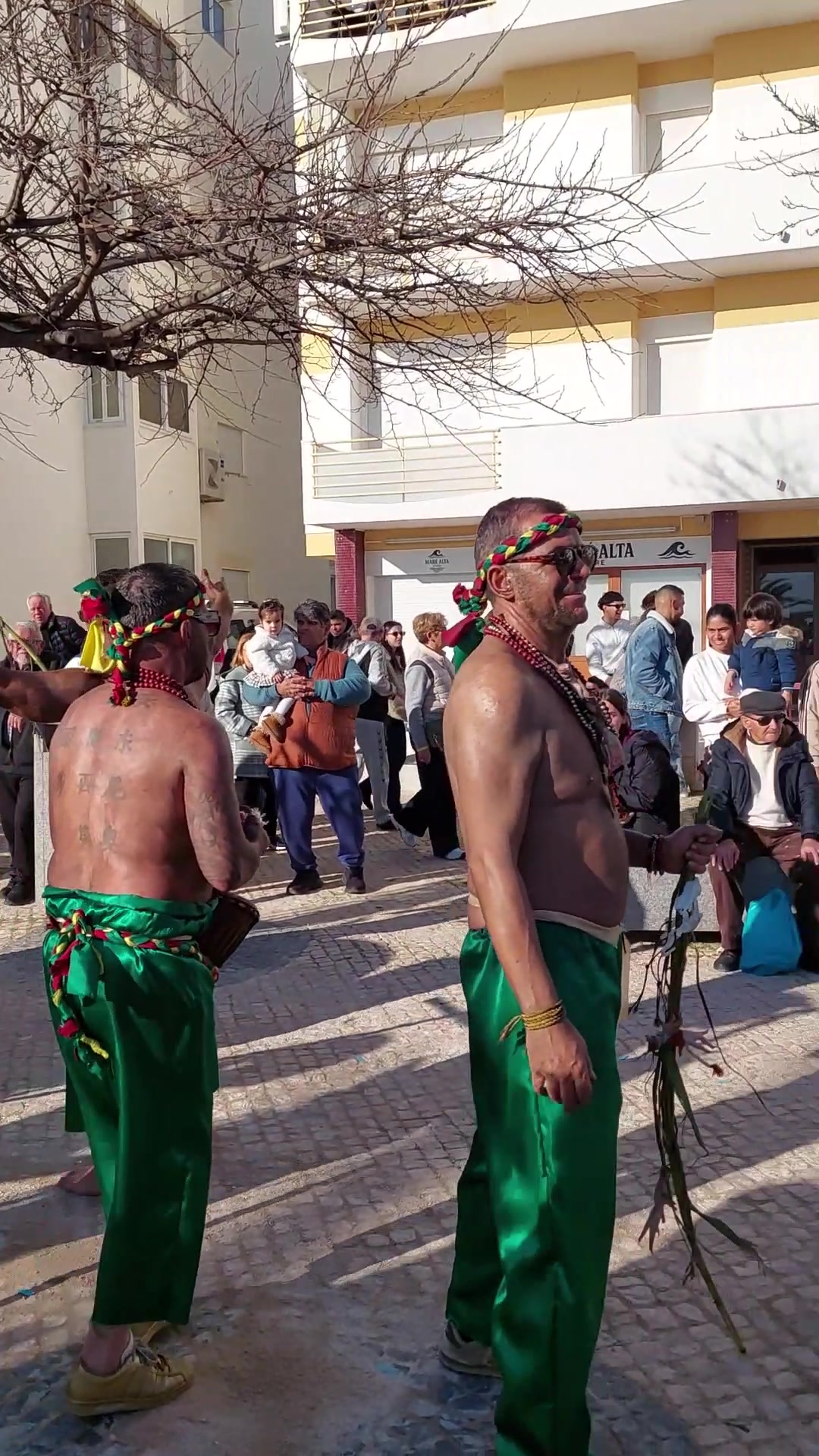Armação de Pêra encheu-se de alegria, cor e esperança neste Carnaval ...