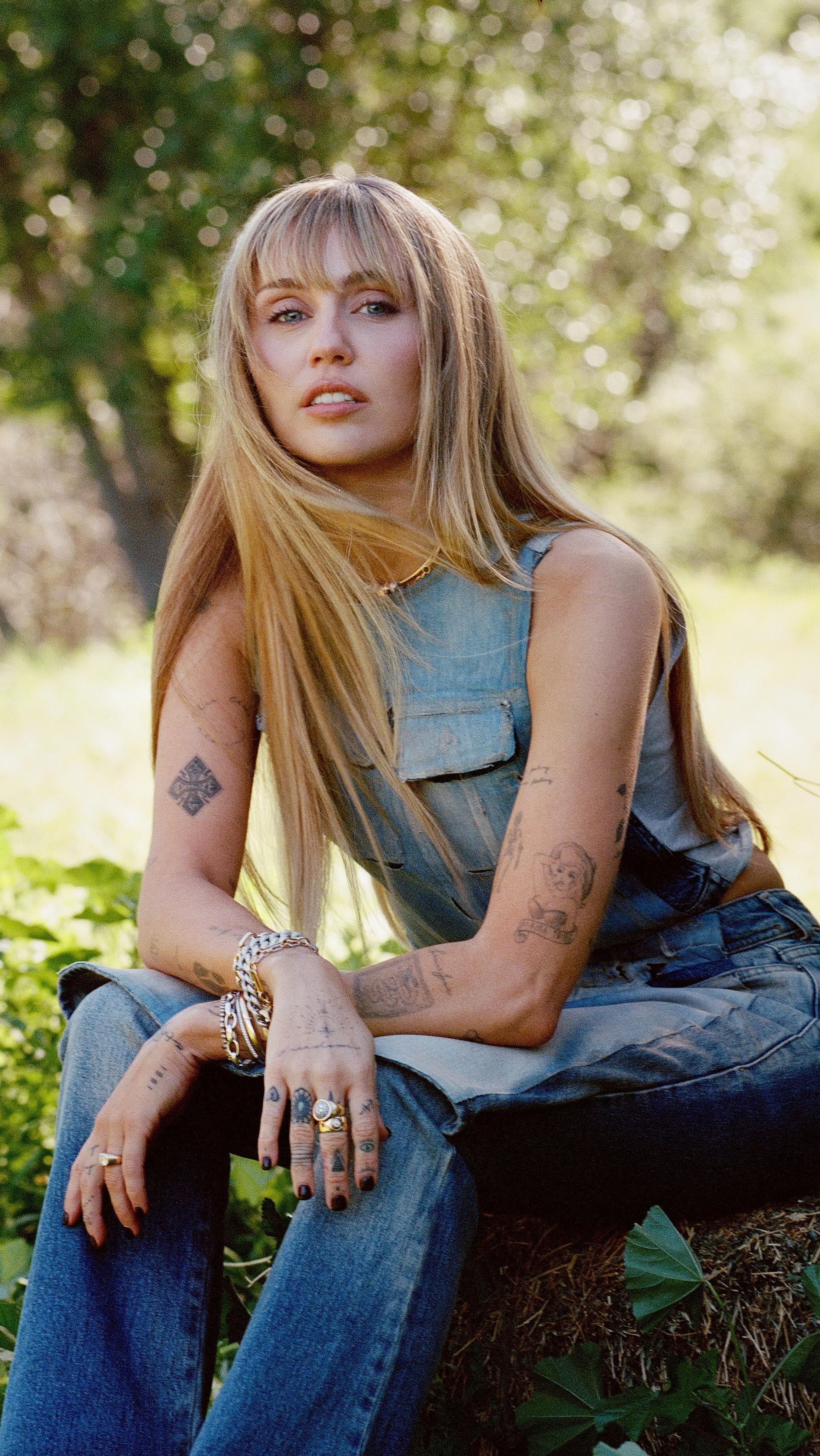 Younger me has loved celebrating 20 years of Hannah Montana with 