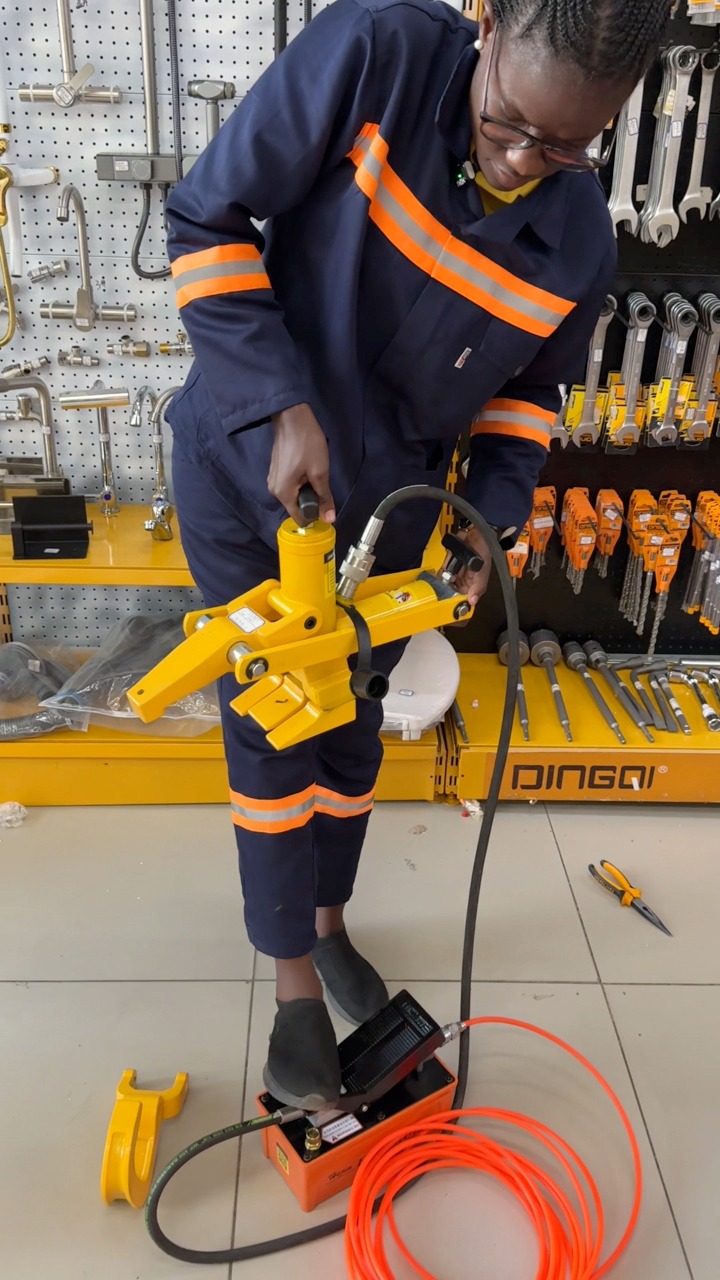 BOTOOLS STORE supply of hardware tools, electric tools and lamps | Facebook