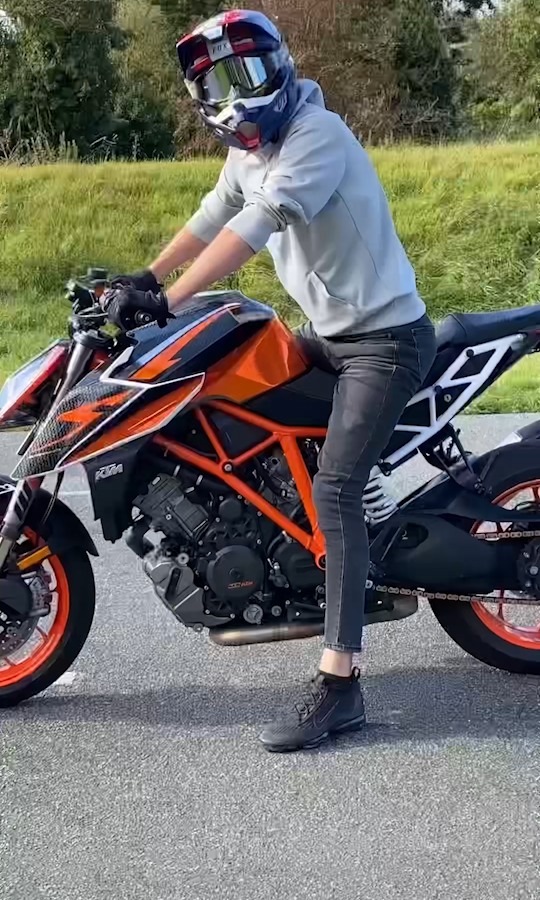Il prend un radar à 260 mais reçoit une amende de...35€ 😱 | Hugo Pro ...