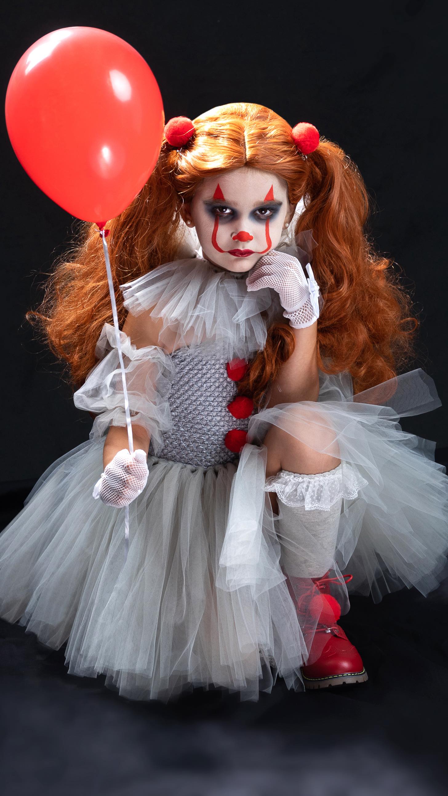 Get ready with Pennywise 👻 From glam to scary in one