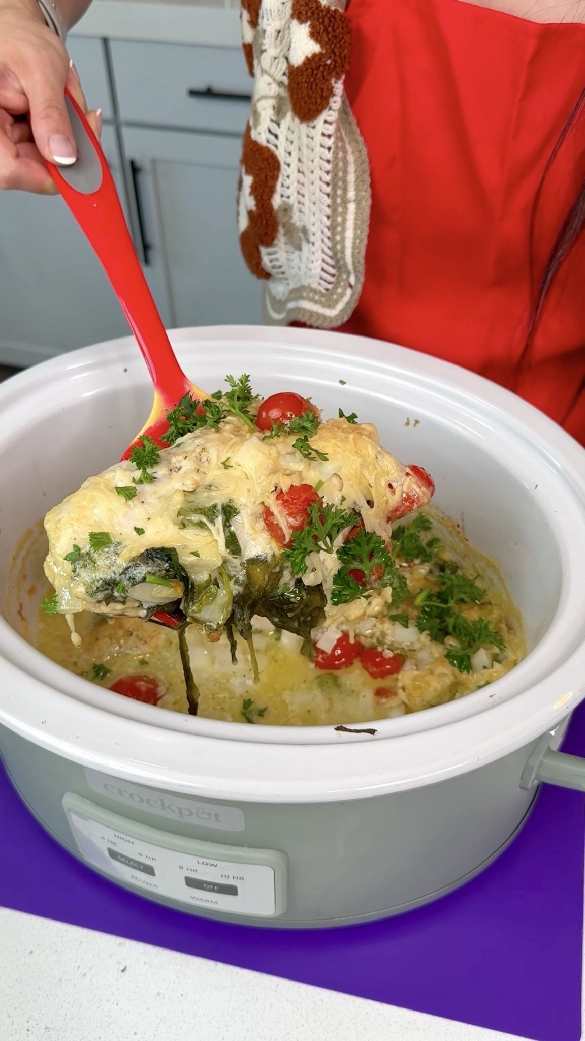 Easy slow cooker dinner! Amy makes a creamy Tuscan chicken crockpot ...