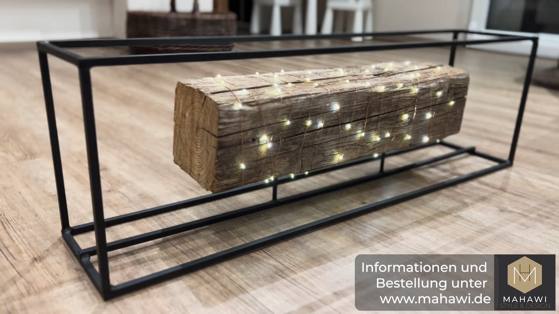 Unser Unikat - Massiver Holzbalken, verbaut in einem edlen, matt schwarz lackiertem Metallgestell. Liegend oder stehend zu verwenden. Bei Interesse, gerne PN oder Mail. Schnell sein lohnt sich 😉