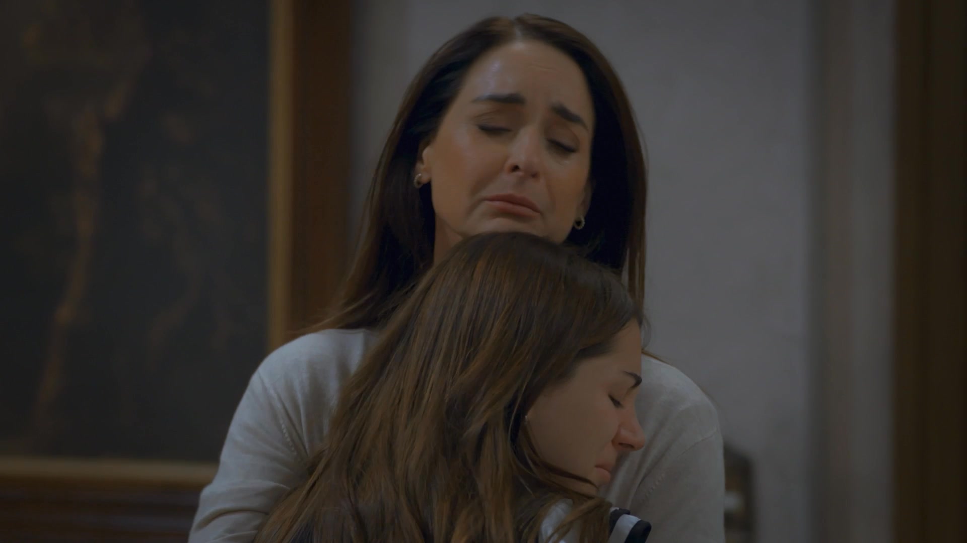 Nuria regresa a casa orgullosa de haber levantado una orden de ...