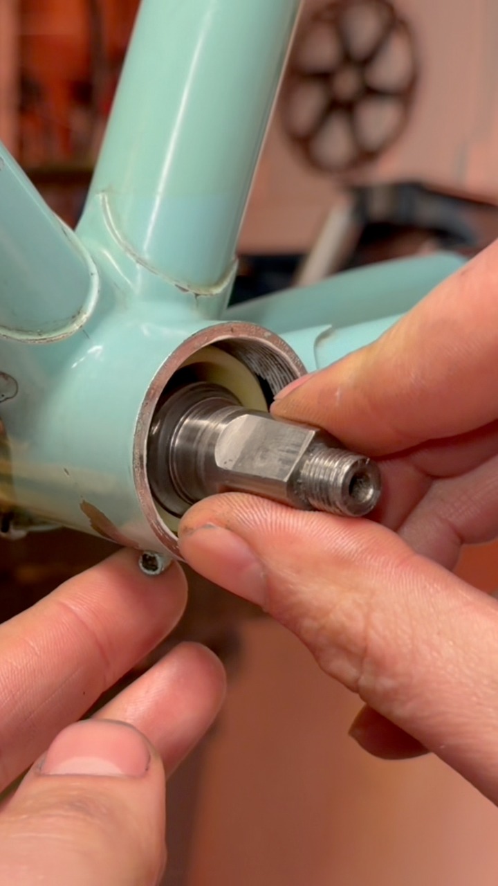 Campagnolo Super Record Bottom Bracket Installation #bianchi