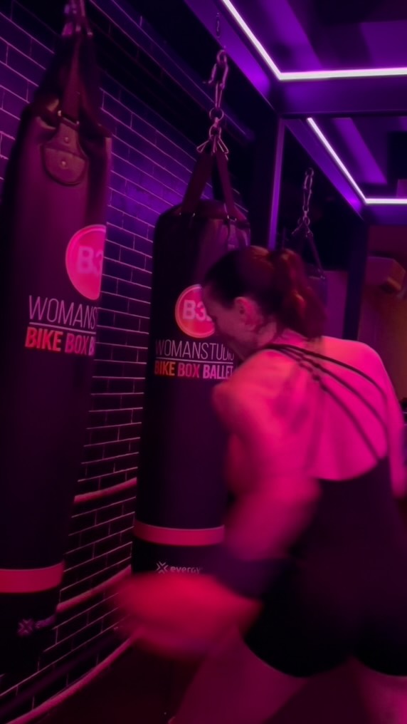 B3B Woman Studio
