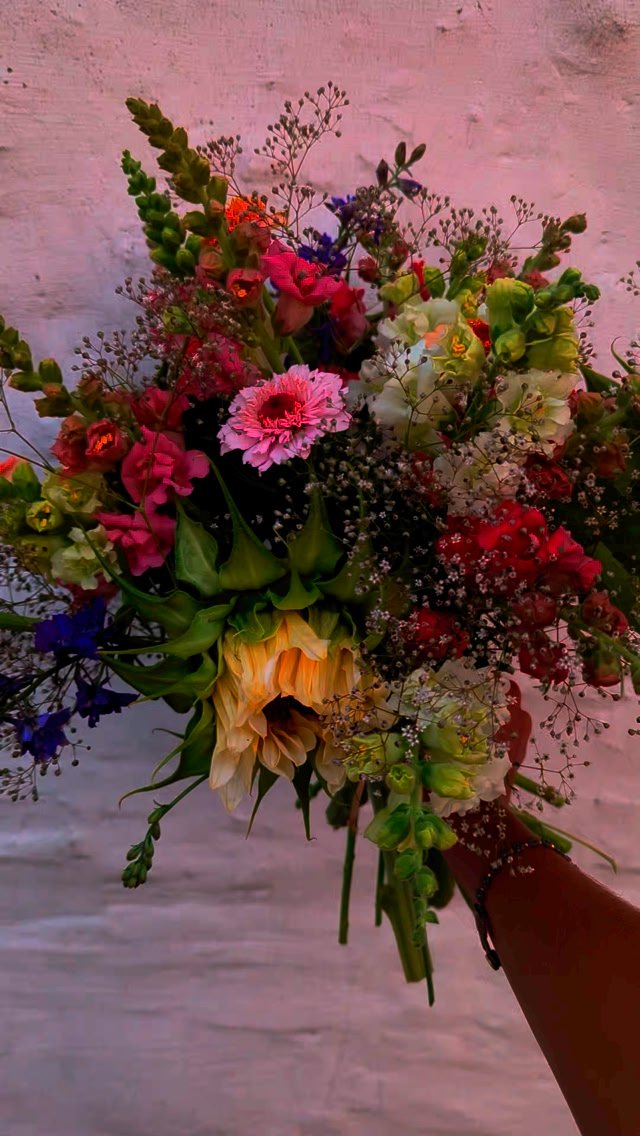 Blumensträuße auf Bestellung erhältlich🌻, Die Blumen werden in Eupen (BE) vorgezogen, eingepflanzt, gepflegt, geerntet und zum Strauß verarbeitet. Alles bei uns am Hof :) , Und dazu sind sie