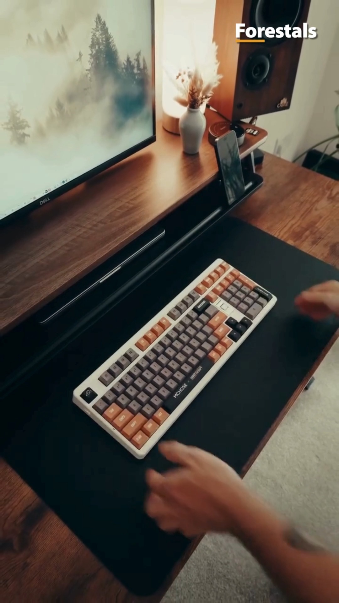 Meet the keyboard that blends retro vibes with modern stealth ⚡️ 🛒 Shop ...
