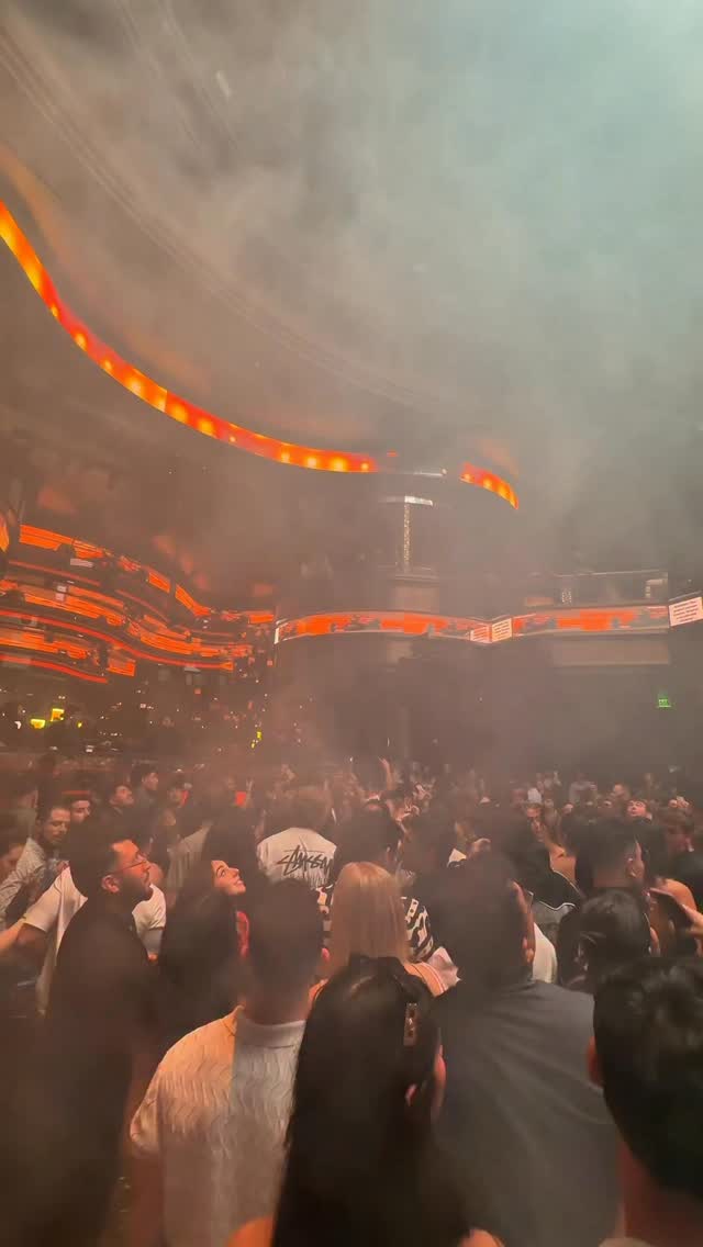 What is the dress code at Omnia Nightclub in Las Vegas?
