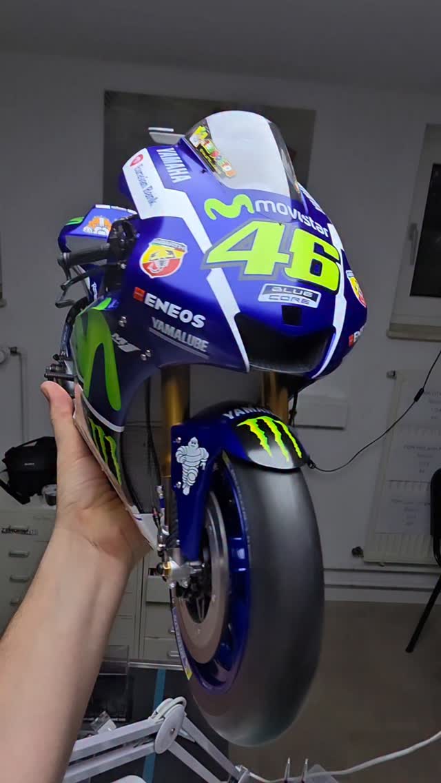 Big Scale??? Yamaha M1 YZR-M1 Rossi😉 built in scale 1:4👌🏻 kit
