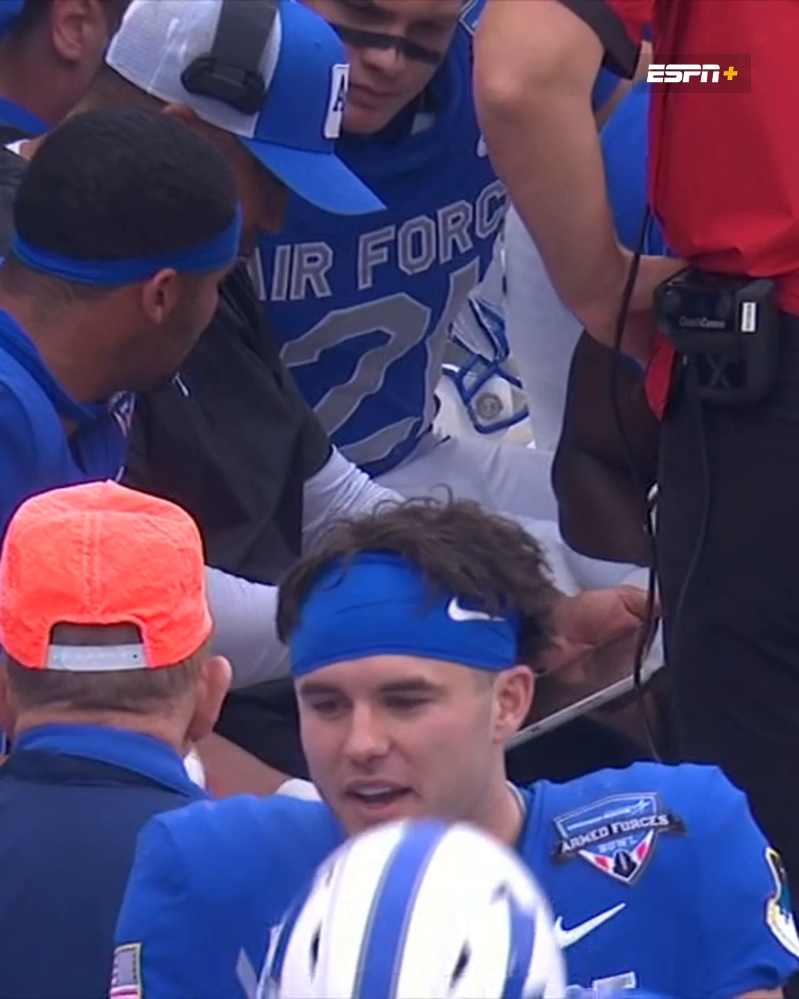 iPad本体 footballer iPad technology being used on the sidelines for the first time in
