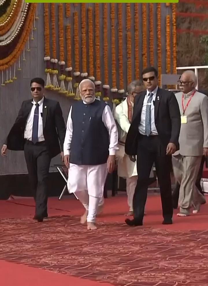 PM Shri Narendra Modi unveiled a 77-foot statue of Lord Ram made up of ...