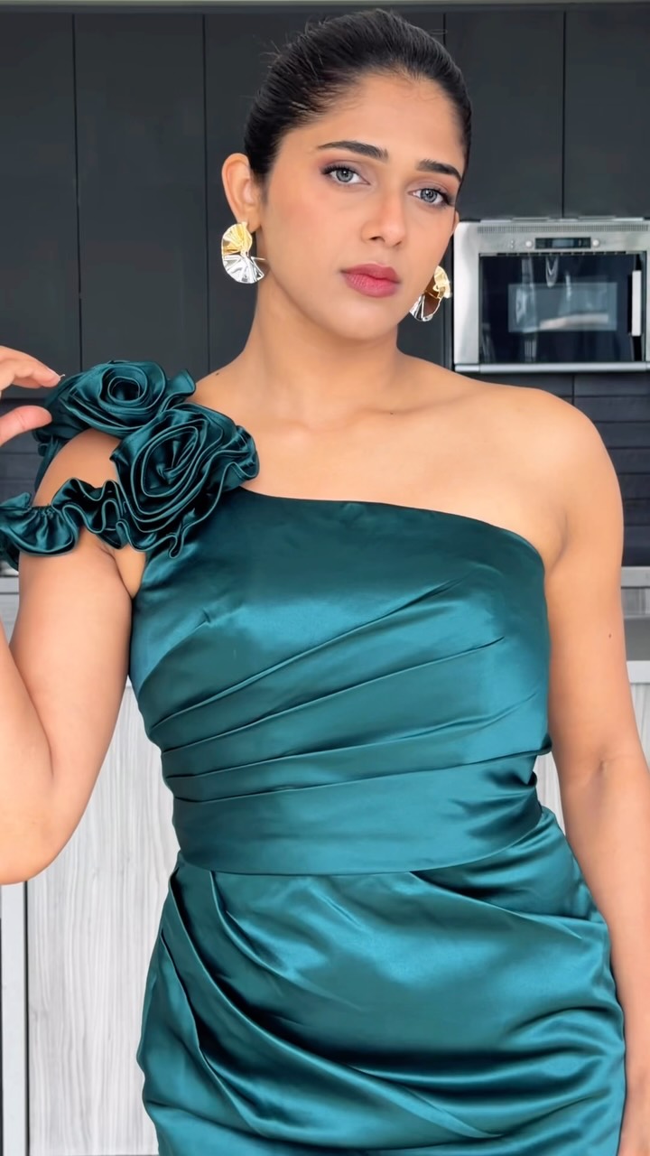 emerald green dress on brown skin + green🤌🏼💚+🤎 ft. 𝑀𝑖𝑠𝑠𝑎𝑐𝑐 𝐷𝑟𝑒𝑠𝑠 ✨, Use code “MAaparna” to save $$., Product Code: SMBD12732, #missaccdress #missacc #emeraldgreen #outfitinspo #torontocreator | Aparna Rajan The dress is perfect
