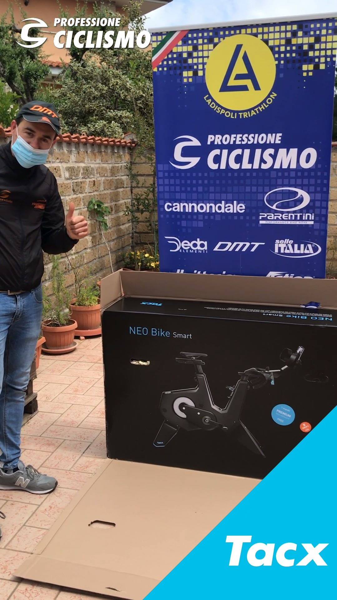 Cyclette Smart Speediance VeloNix - Motore 2300W, Schermo Touch 21,5", Simulazione Salita/Discesa, App, Silenziosa