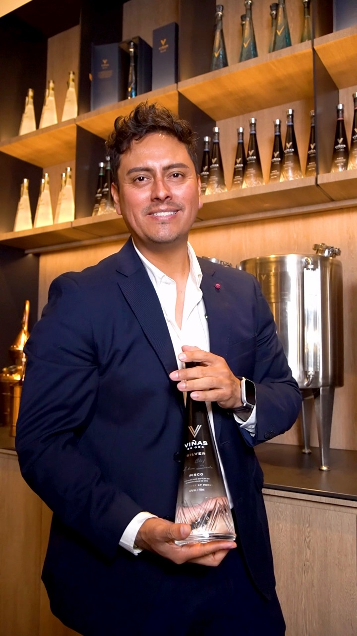 El Primer Pisco Etiqueta Azul Gracias a VIÑAS DE ORO Simplemente
