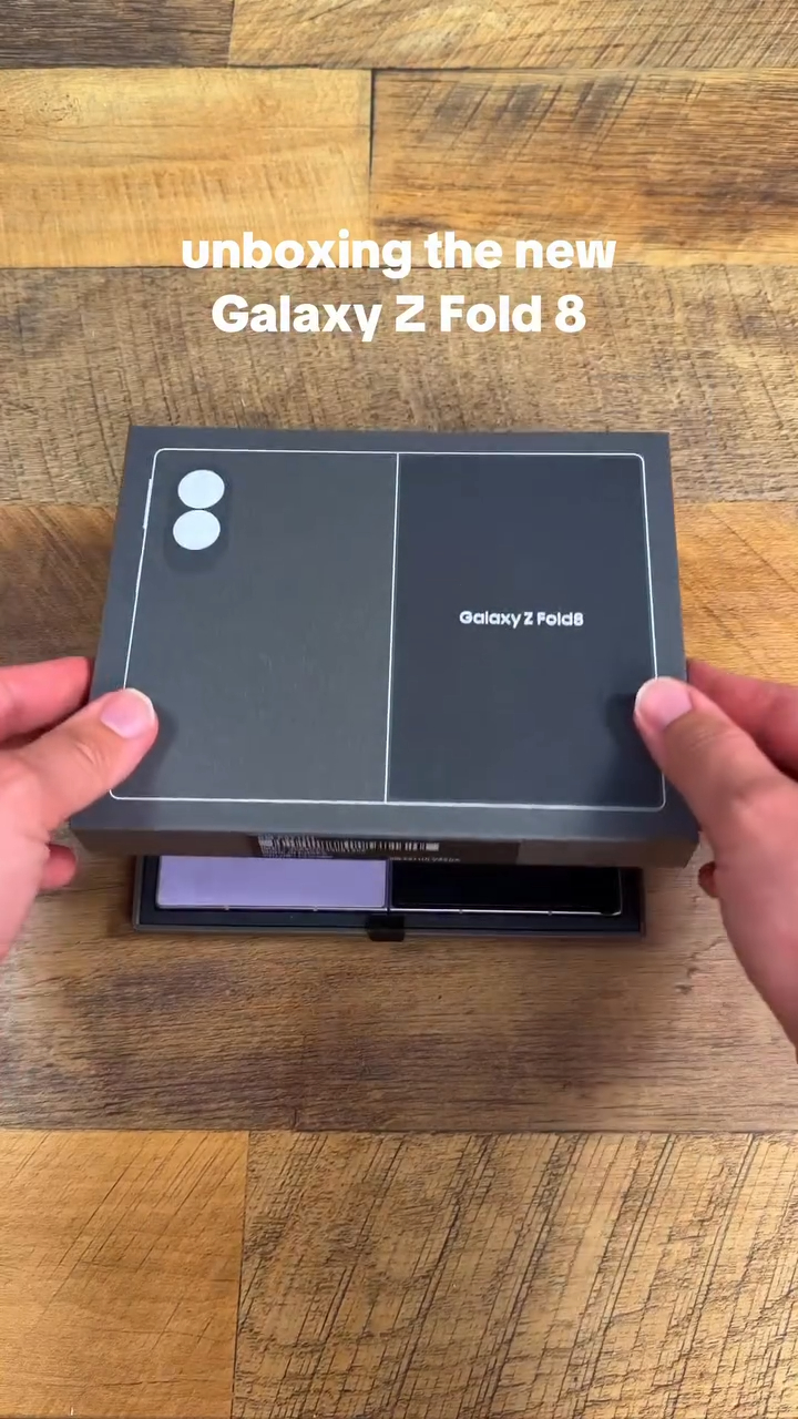 Samsung's Galaxy Z Fold 8 has a new look, so let's unbox it 🤳 we