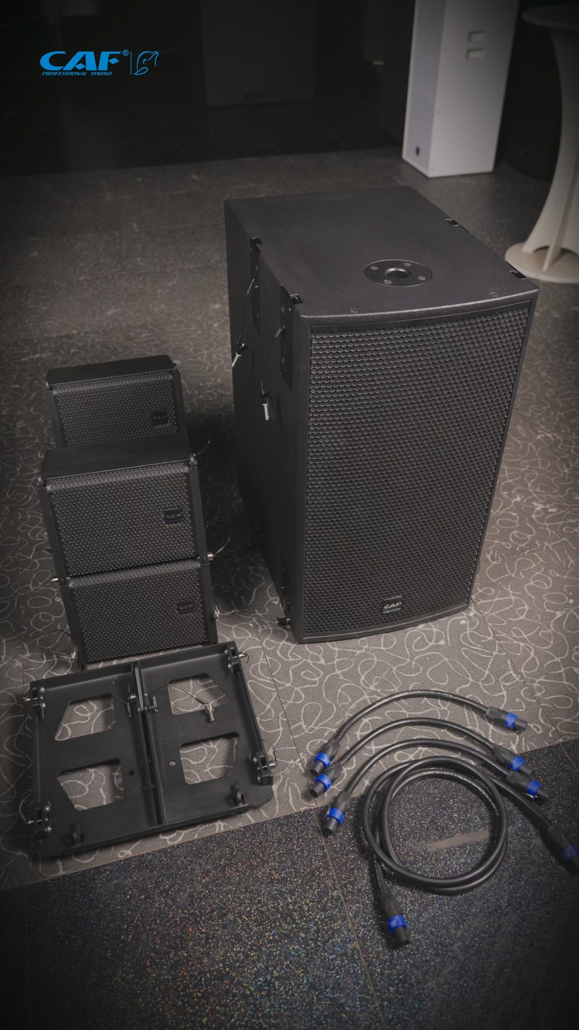 Active Mini Line Array Pole Mount Configuration: Quick, tool-free setup ...