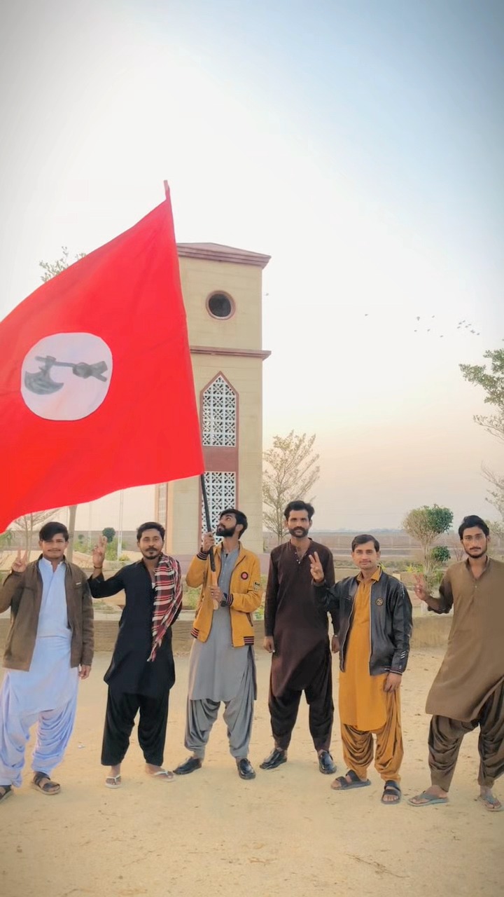 دنيا جو هي اهو پوڙھو شخص آھي جنهن جا عاشق هزاين نوجوان آھن ️ ️ 17th