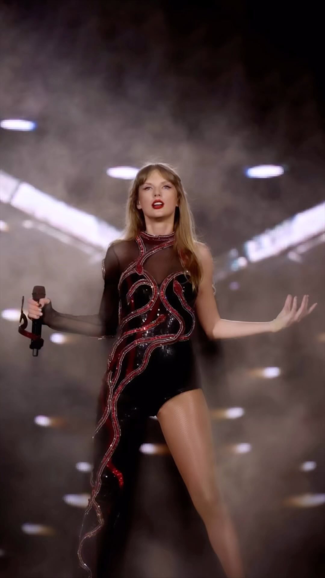 This beaded dress created for Taylor Swift's #ErasTour took over 500 hours to make! 😮 https://trib.al/2bieqfB