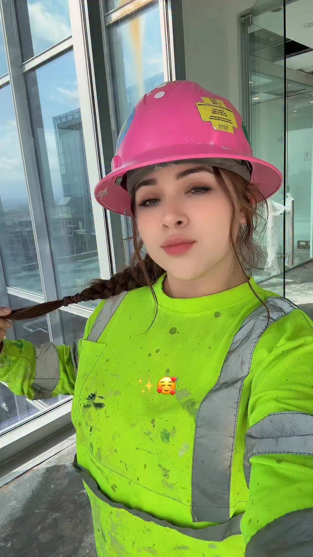 Invéntame 🏻 Ya es viernes y el cuerpo lo sabe😊#constructiongirl ...