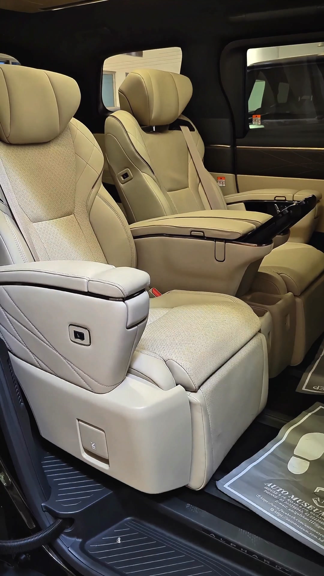クラウン Introducing the Definition of Executive Travel Step into the world