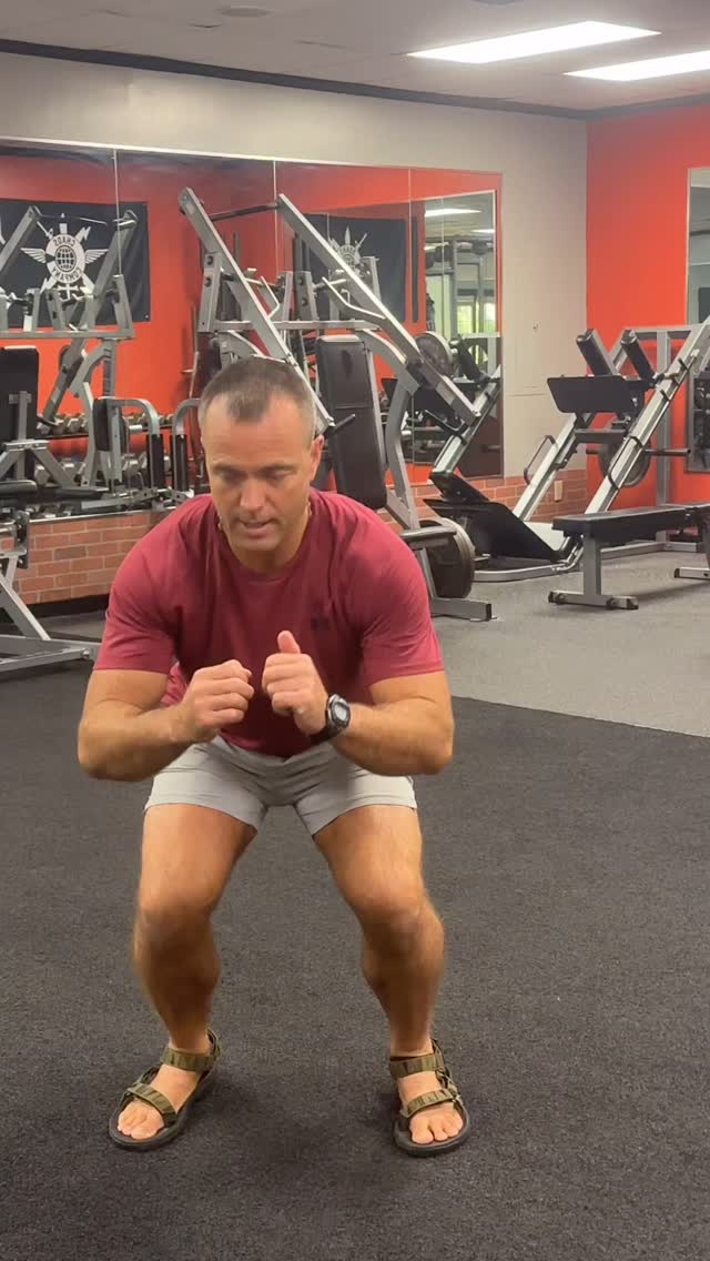 🔥 Trainer Tip: Wanna level up your squats? Check your form! 🏋️‍♀️ Here ...