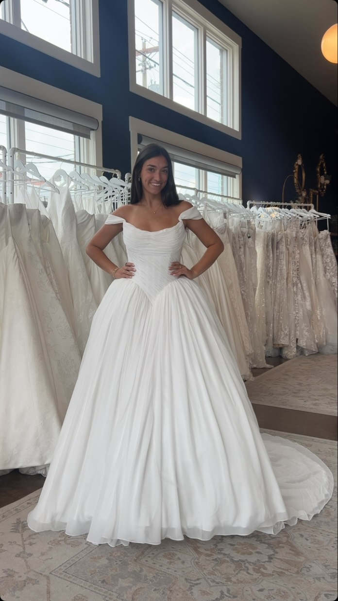 wedding dresses bowling green ky Check out another one of our lovely new arrivals! “Clover” is a soft chiffon ballgown with a structured skirt that brings all the drama. With detachable hip enhancers, you can choose how much volume Bridal salons