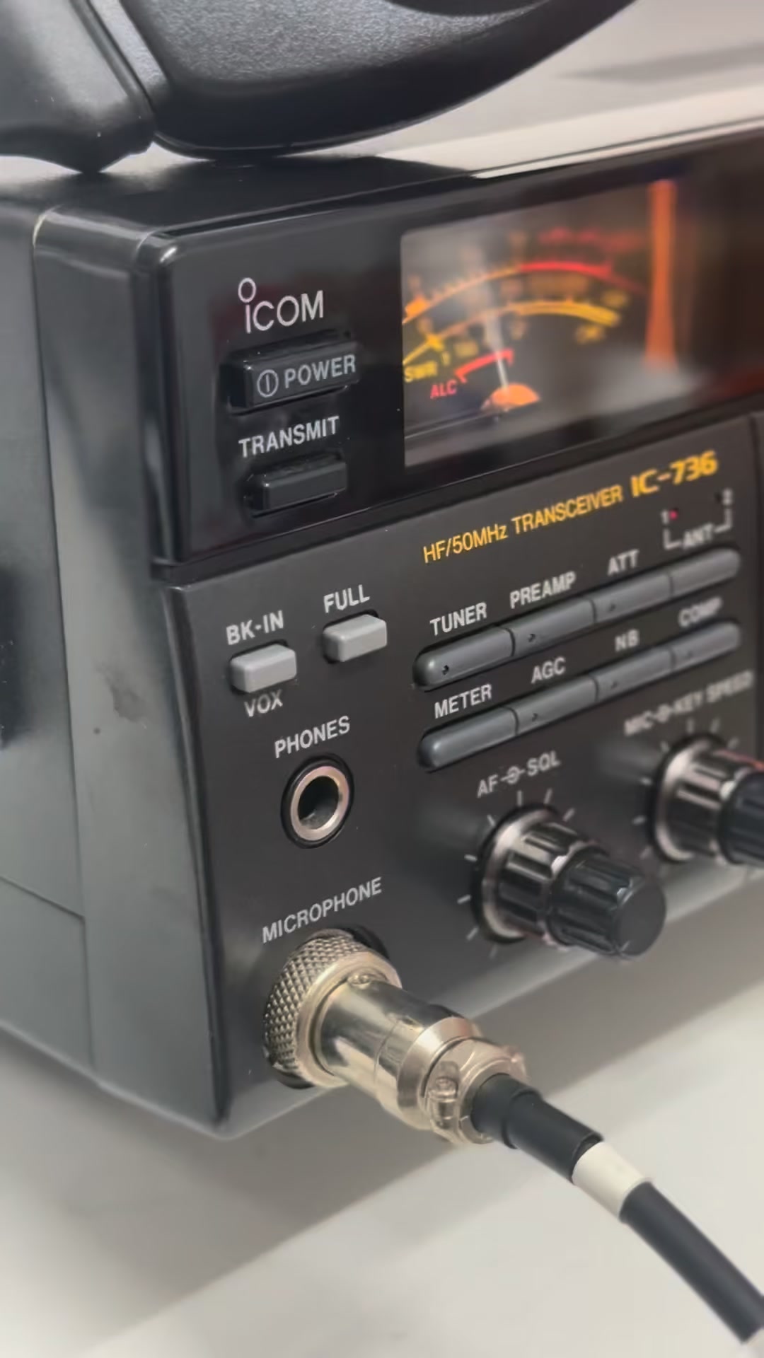 ICOM IC-736: built in the golden age of HF, still ready to hunt DX