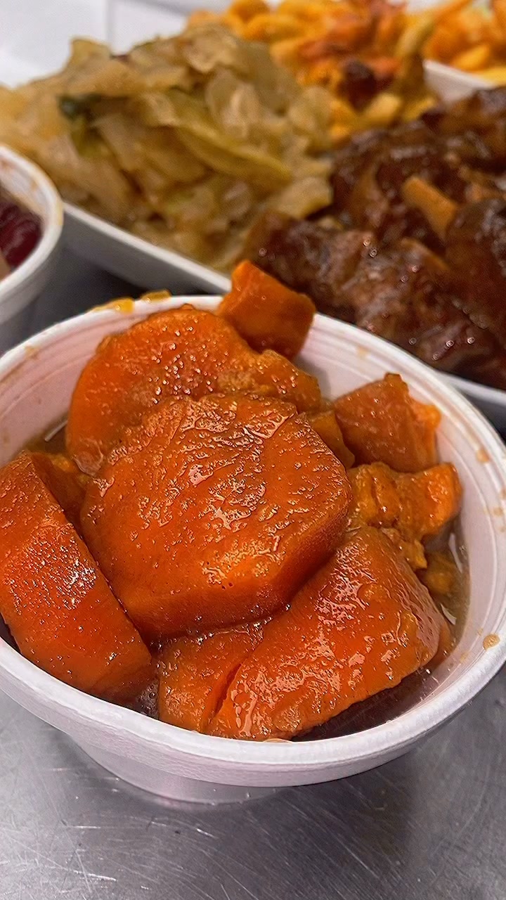 Let's Eat 😋 🔥Chef Londa Detroitbbqandsoul is serving up that