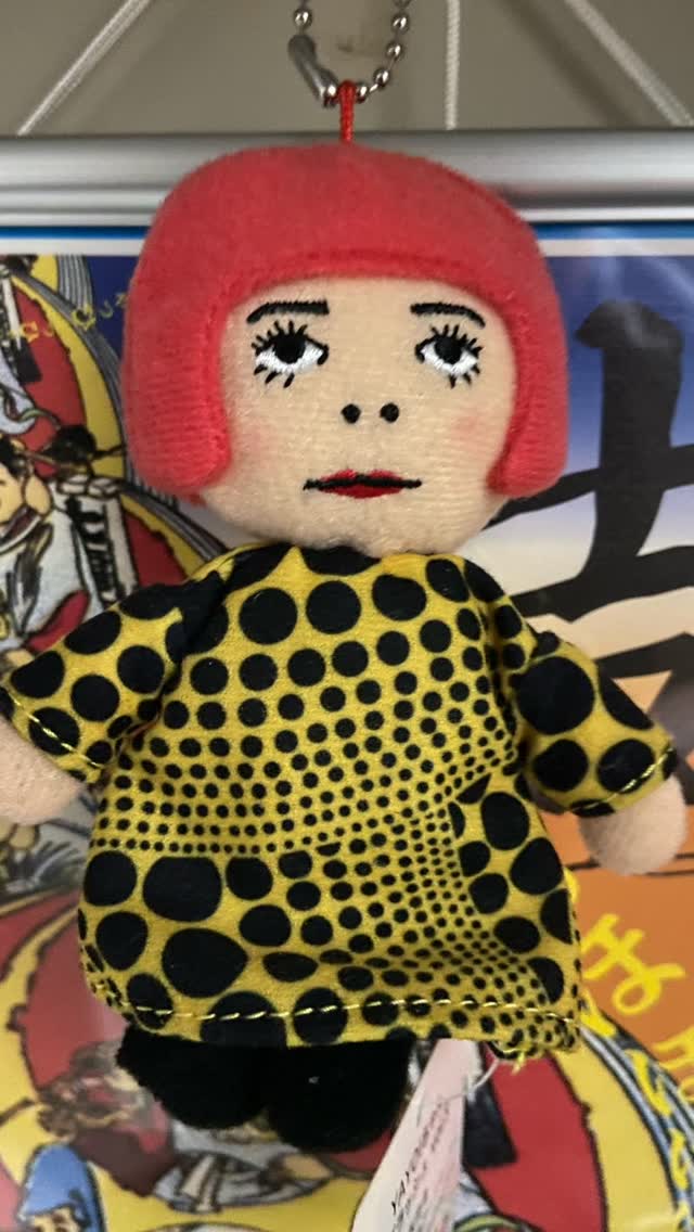 草間彌生さんの可愛いキーホルダーを見つけたので、動画にしてみました