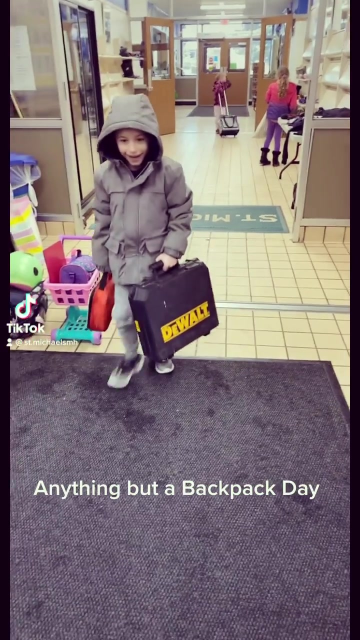 hello kitty 16 in backpack school kt My Melody Kuromi Bundle w/ 16in Bookbag + More Farve:Verde with  anti-theft combination lock NWT Michael Kors Tribeca This 16 kids backpack