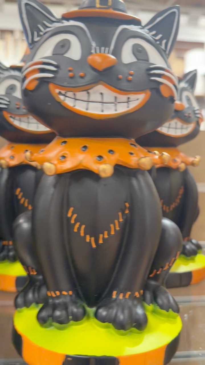 🧡🎃 CODE ORANGE at Kirkland's in Tanger Outlets Sevierville