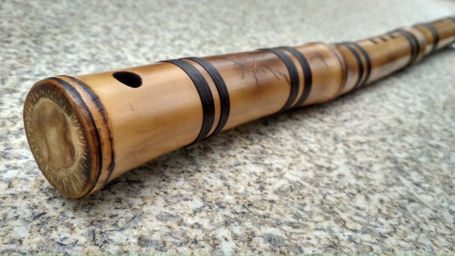 This is an exotic sounding transverse flute, resembling the