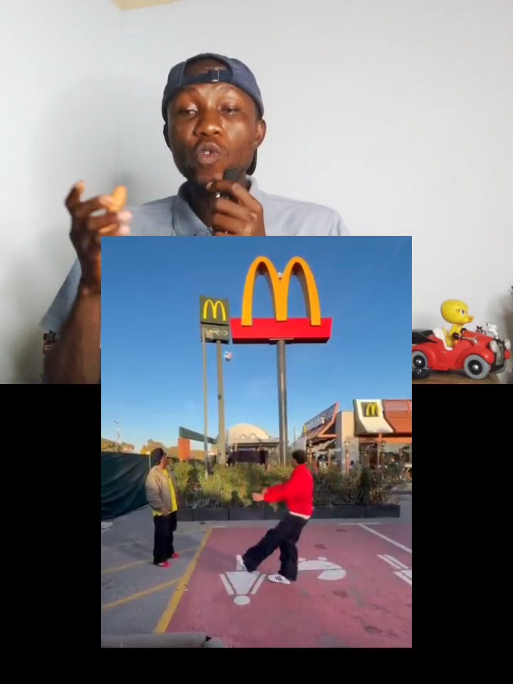 マクドナルド ロナウジーニョ ラミンヤマル Lamine Yamal and Ronaldinho playing outside a McDonalds