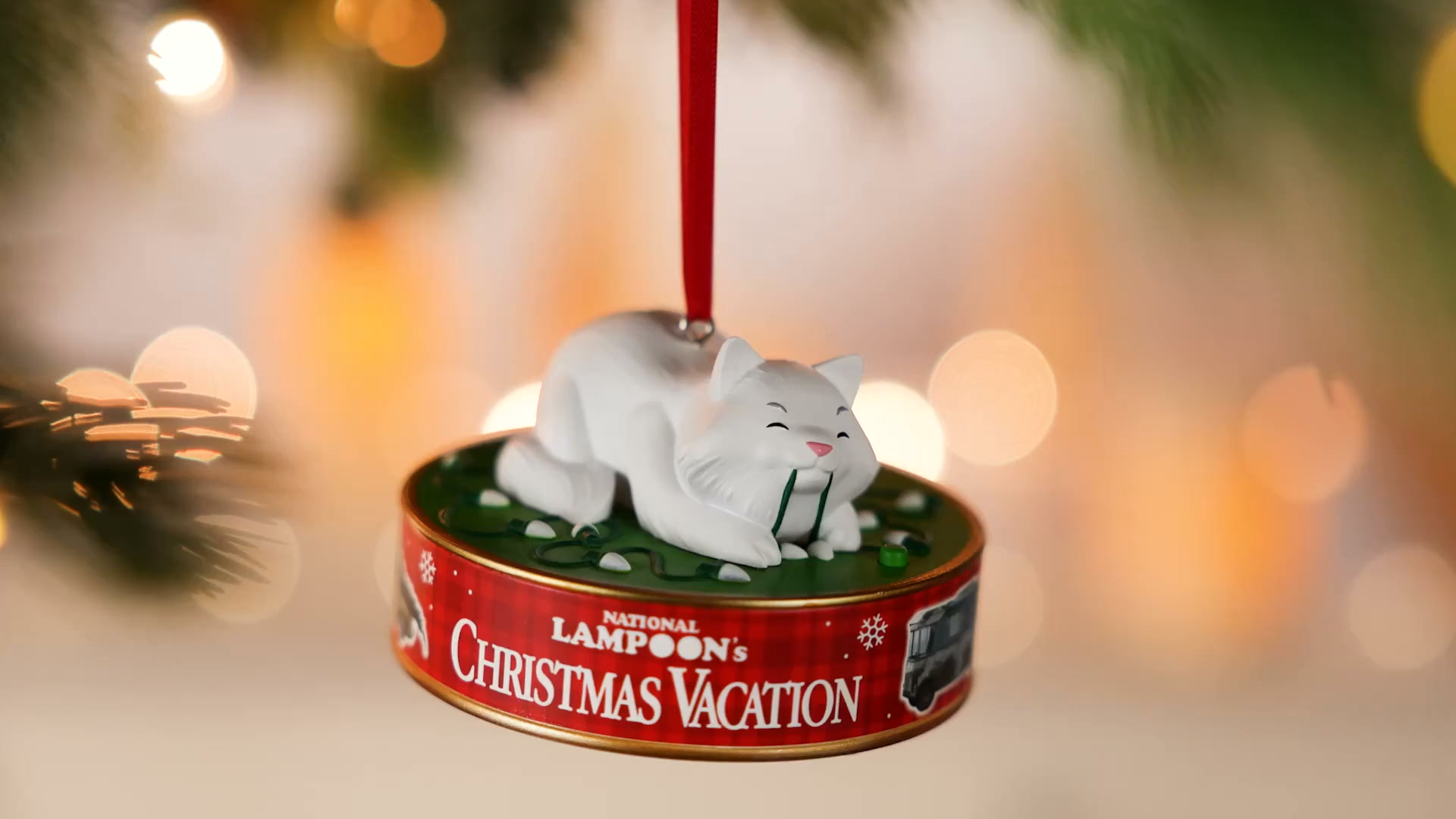 🦌 Das Original-Elchglas – wie im Film. Nur echt von uns. 🎄 Das legendäre Christmas Vacation Moose Mug – in der originalen Film-Geschenkbox, mit allem, was ein Griswold-Herz schneller schlagen lässt: ✔️