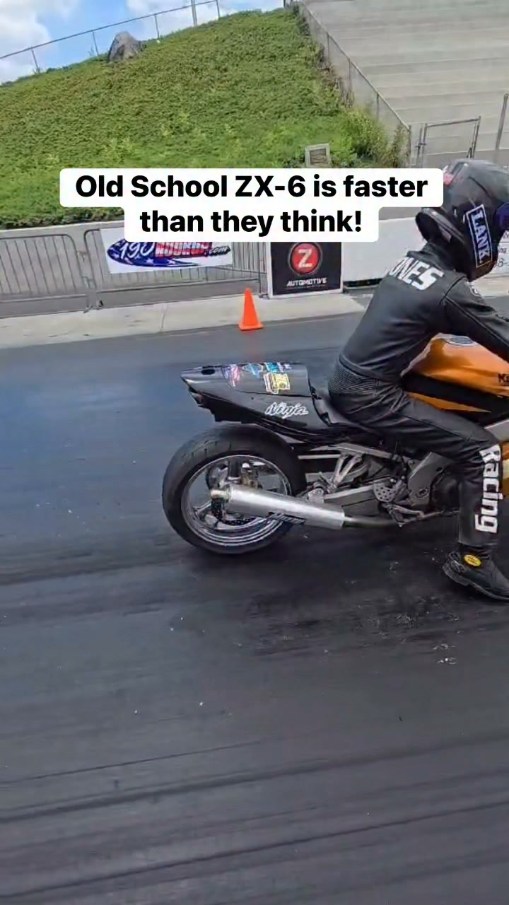 スポーツ選手 old school Old school ZX-6 is faster than they think at Rockingham Dragway