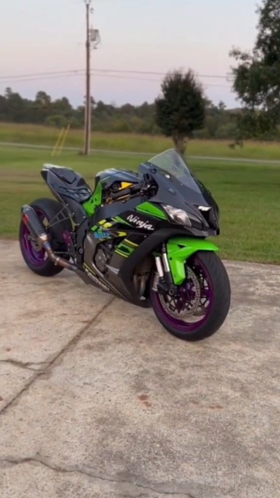 Kawasaki Ninja ZX-10R . . . #Honda #Kawazaki #Ducati #Yamaha