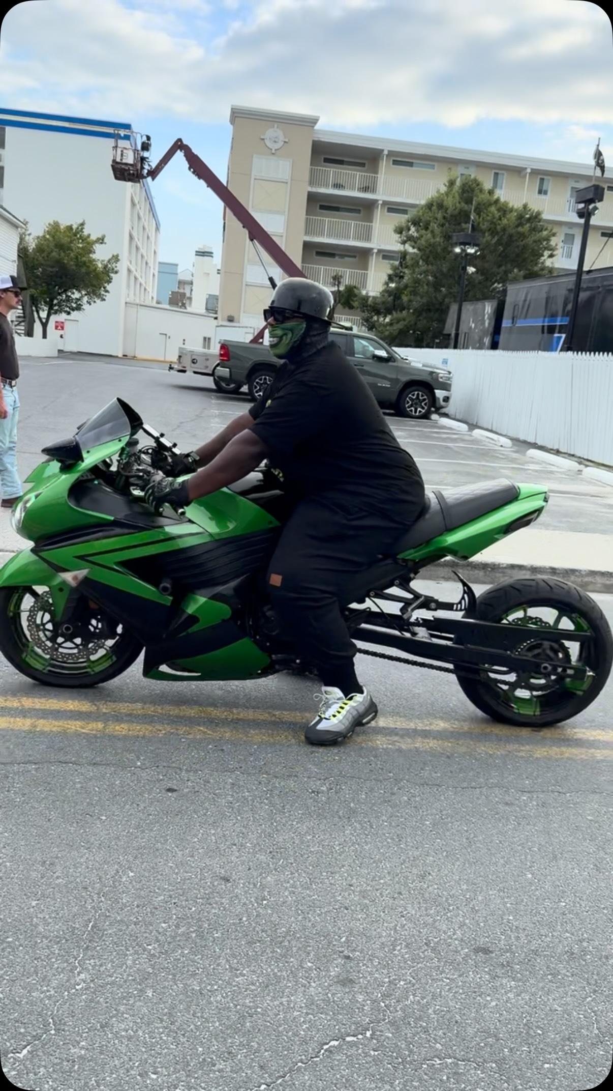 ZX-14 or Busa - what's really the better bike? | CycleDrag
