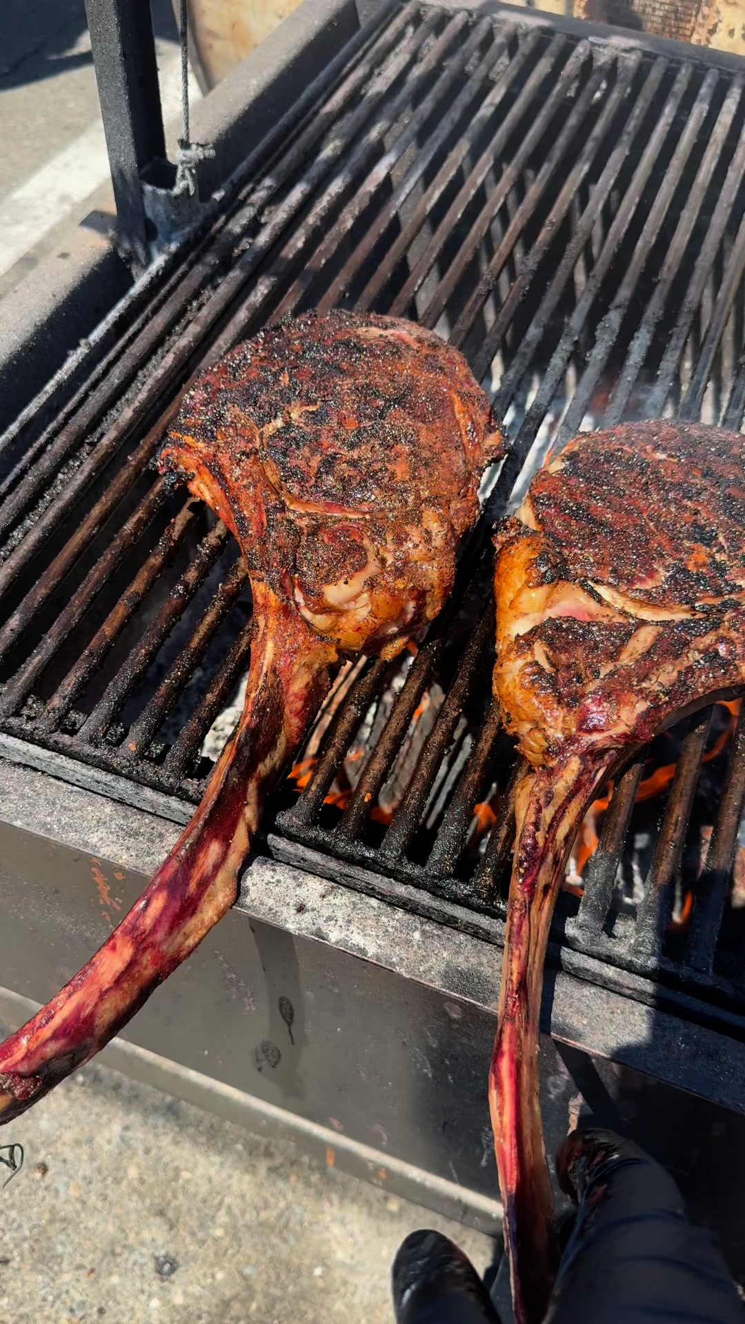 We love to see a little bit of teeth on our racks of Ribs🔥🔥🍖🍖 ...