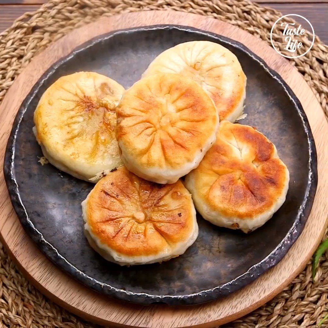 Baked meat buns 😋 😍 Get the recipe in the first comment ❤️