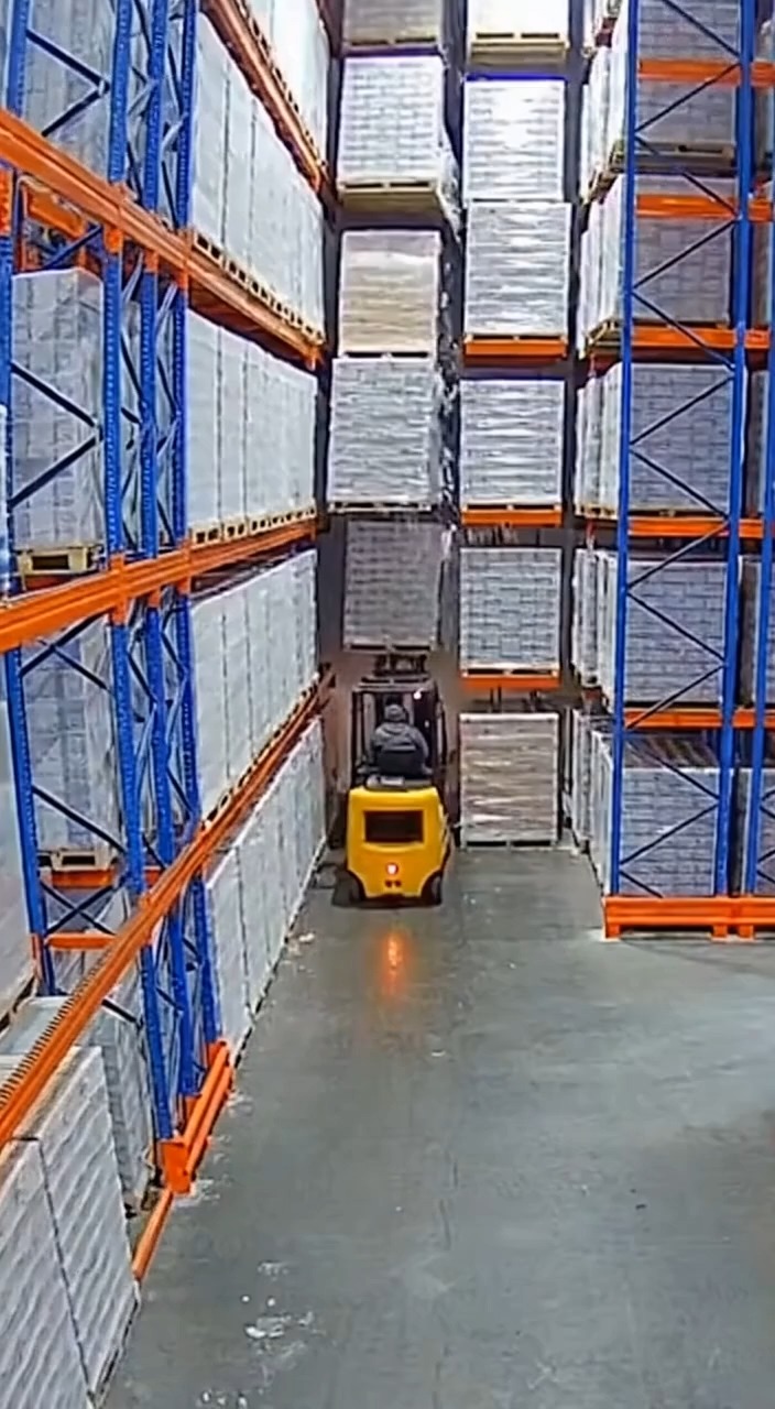 Forklift Driver Escapes Massive Rack Collapse Chicago, Illinois — May ...