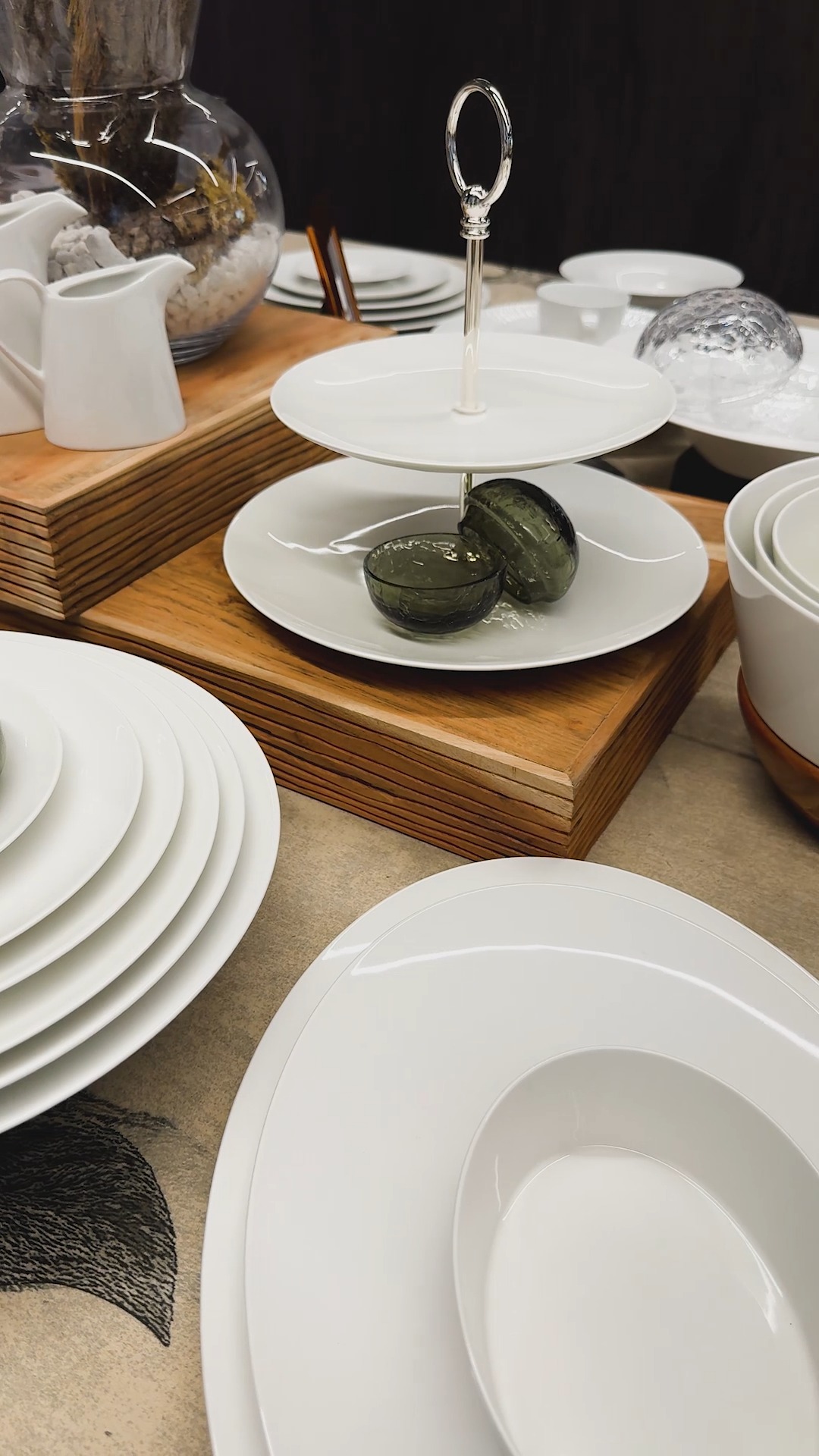 Weißes Geschirr kann mehr, als Du denkst. Die Serien Purity und Purity Reflection von Bauscher zeigen, wie modernes Design, spannende Formen und elegante Details jede Speise perfekt in Szene setzen.