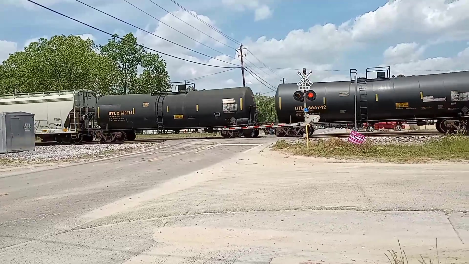 ET44AC 3458 leading with CM44AC 7011 (Former AC4400 number 3) as